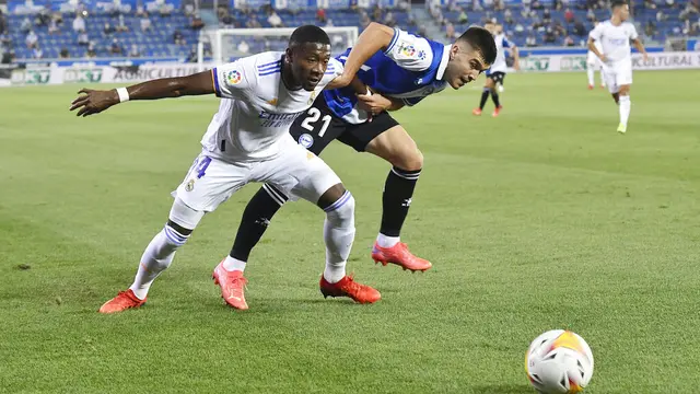 Foto: Karim Benzema Gemilang, Real Madrid Pesta Gol ke Gawang Deportivo Alaves
