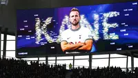 Gambar pemain Tottenham Hotspur, Harry Kane di layar besar stadion setelah mencetak gol pembuka timnya ke gawang Manchester City pada laga pekan ke-22 Liga Inggris 2022/2023 di Tottenham Hotspur Stadium, London, Minggu (05/02/2023) malam WIB. Gol tersebut berhasil menobatkan dirinya menjadi top skor sepanjang masa Tottenham dengan koleksi 267 gol. (AFP/Adrian Dennis)