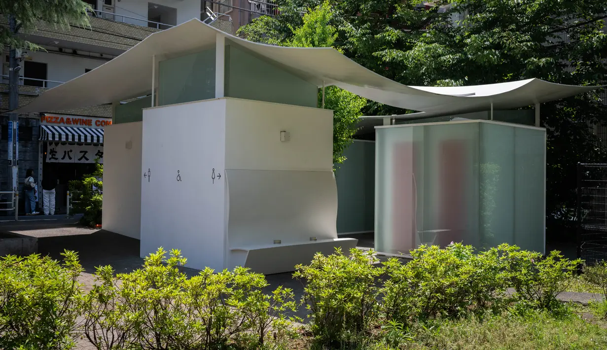Hampir setiap rumah tangga dan sebagian besar toilet umum dilengkapi dengan tempat duduk yang dicolokkan ke listrik. (Yuichi YAMAZAKI / AFP)
