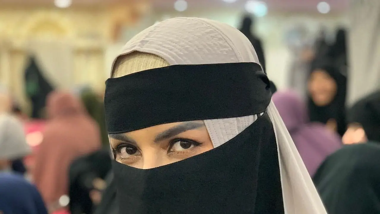 Potret Terbaru Five Vi Rachmawati Kenakan Cadar. (Sumber: Instagram/five_vrachmawati)