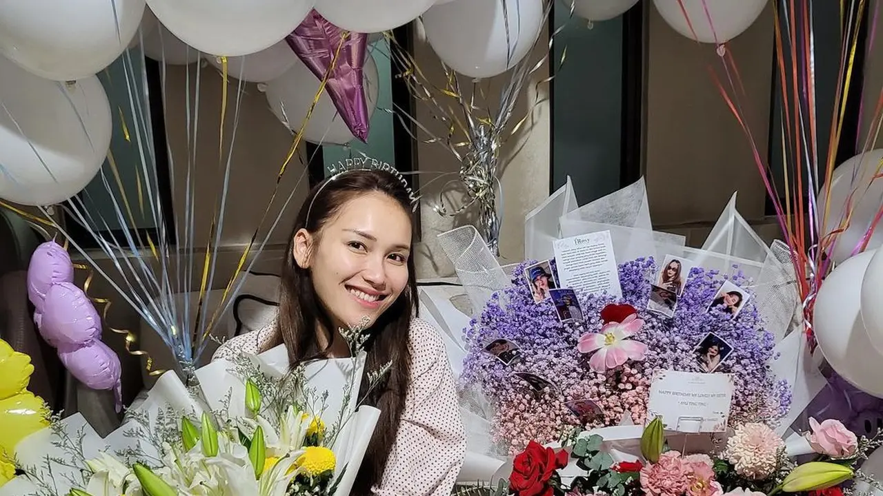 7 Momen Kejutan Ulang Tahun Ayu Ting Ting, Bahagia dengan Keluarga