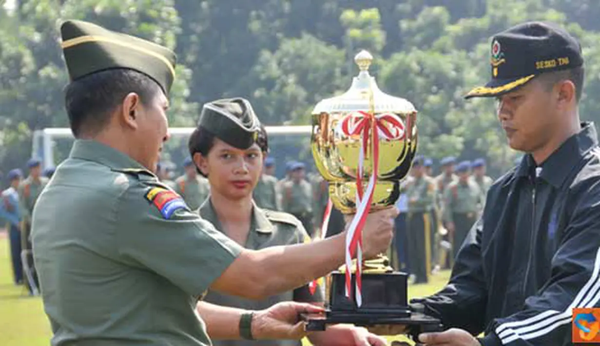 Citizen6, Jakarta: Solidaritas Ekonomi Sosial Kompasianan (SESKO) TNI berhasil merebut Piala Bergilir pada pertandingan olahraga Piala Kasum TNI 2011, yang diselenggarakan di Mabes TNI Cilangkap, Jakarta Timur. (Pengirim: Badarudin Bakri Badar)