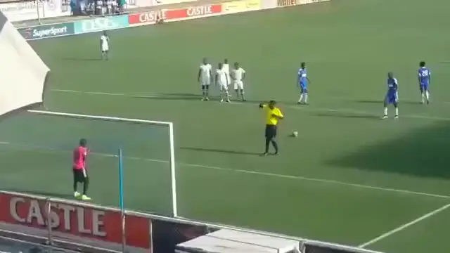 Video aksi Roderick Mutuma dan Valentine Ndaba dari klub Dynamos FC asal Zimbabwe mencoba meniru penalti yang dilakukan Lionel Messi dengan Luis Suarez.