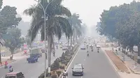 Kabut asap pekat yang menyelimuti Pekanbaru membuat aktivitas pendidikan lumpuh. (Liputan6.com/M Syukur)