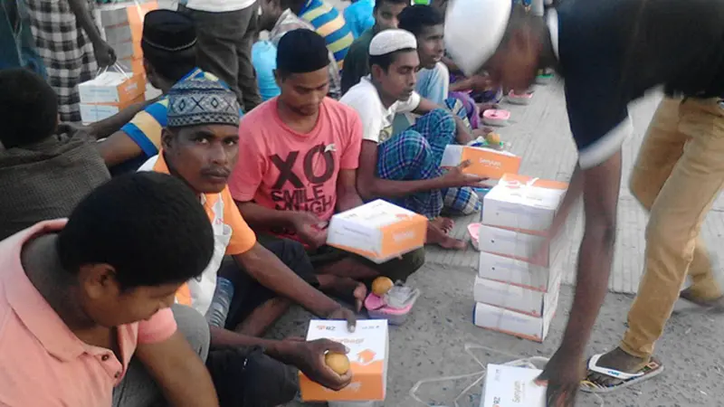 Pengungsi Rohingya Terima 800 Paket Berbuka Puasa