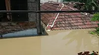 Selain di Pondok Gede Permai, banjir setinggi 1,5 meter juga terjadi di perumahan Villa Nusa Indah, Jati Asih.