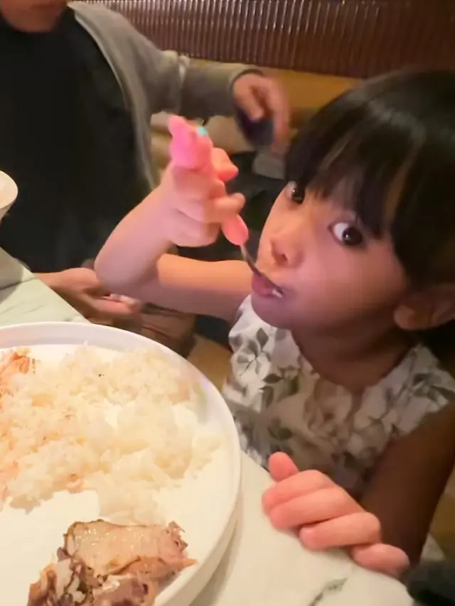 The Baldys adakan Dinner untuk Ulang Tahun Baldy Mulya (Instagram/@riafinola)