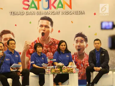 Direktur PT Indofood Sukses Makmur Tbk (INDF) Franciscus Welirang (kiri) memberi keterangan terkait persiapan Asian Games 2018 di Jakarta, Kamis (26/4). INDF menyatakan dukungannya sebagai official partner Asian Games 2018. (Liputan6.com/Angga Yuniar)