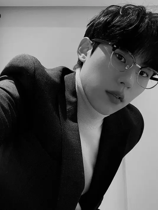 Prison Playbook, Vincenzo dan Our Beloved Summer adalah deretan drama populer yang dibintanginya. [Foto: Instagram/sungcheol2]