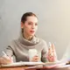 Ilustrasi dua orag wanita sedang berdiskusi (sumber foto: pexels.com/Tirachard Kumtanom)
