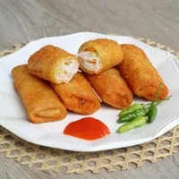 Ilustrasi cara membuat risol bihun/Copyright shutterstock/aniestia n