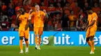 Pemain Belanda Wout Weghorst (tengah) merayakan bersama rekan satu timnya setelah mencetak gol ke gawang Yunani pada pertandingan sepak bola Grup B Kualifikasi Euro 2024 di Stadion Philips, Eindhoven, Belanda, Kamis (7/9/2023). (AP Photo/Peter Dejong)