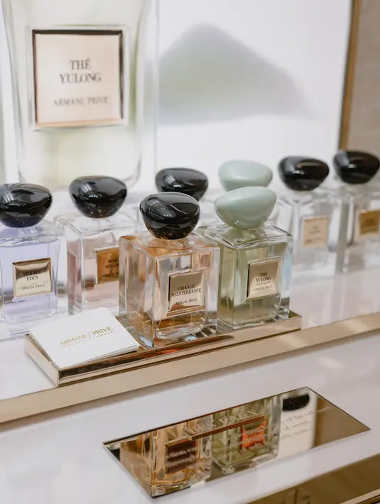 Intip juga sederet wewangian baru Armani Privé, salah satunya Orange Méditerranée, wewangian jeruk yang mempesona, dan the "Power of You" Eau de Parfum produk kolaborasi bersama Kendall Jenner. / Foto: doc Armani Beauty Indonesia.