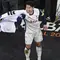 Pemain depan Tottenham Hotspur asal Korea Selatan #07, Son Heung-Min, merayakan kemenangan setelah pertandingan final Liga Eropa UEFA antara Tottenham Hotspur dan Manchester United di stadion San Mames di Bilbao, Kamis dini hari WIB (22-5-2025). (ANDER GILLENEA/AFP)