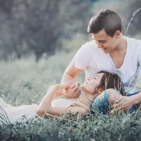 Sentuhan dalam pernikahan./Copyright shutterstock.com