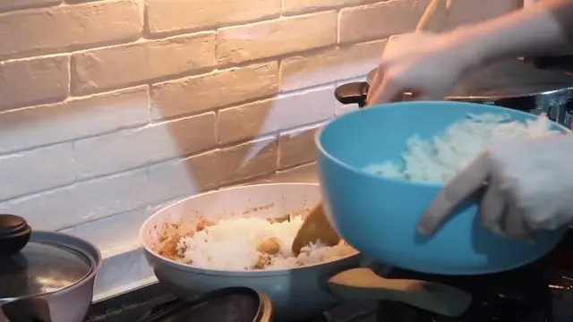 6 Momen Febby Rastanty Masak untuk Sahabat, Ada Verrel Bramasta Ikut Cicipi