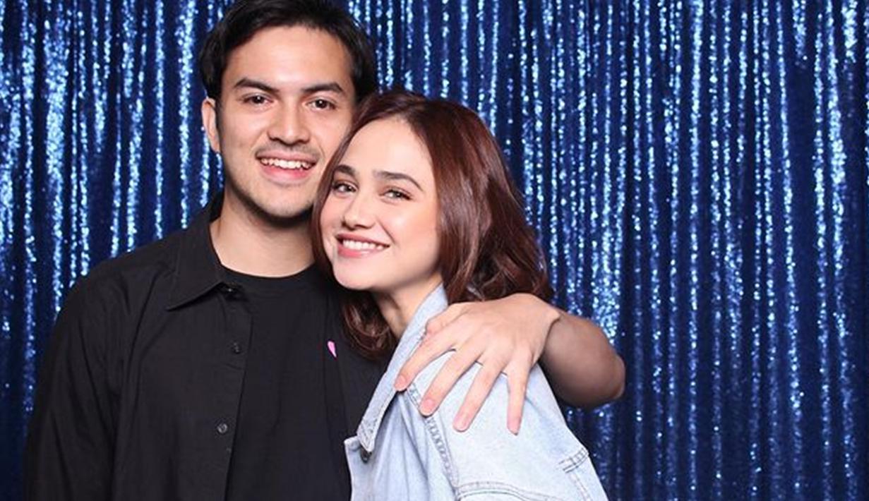 Ikut bahagia karena sang kekasih bertambah usia, ini adalah unggahan Syifa Hadju saat Syifa ulang tahun ke-23 pada 13 Juli 2023. Tak banyak keterangan unggahan yang dituliskan, Rizky Nazar hanya menuliskan ‘Happy Birthday’ sembari mention Instagram Syifa. Jadi salah satu pasangan artis muda yang diharapkan langgeng sampai menikah, postingan Rizky Nazar saat Syifa ulang tahun adalah salah satu yang dinantikan penggemar. (Liputan6.com/IG/rizkynazar20)