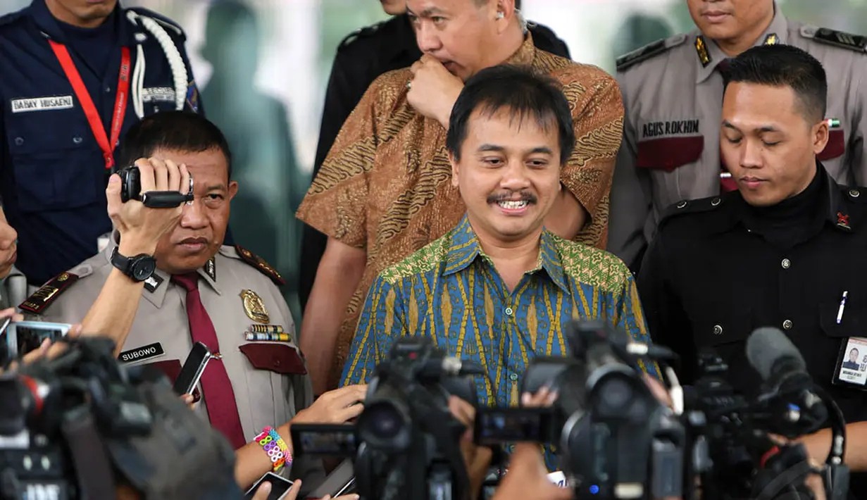 Mantan Menteri Pemuda dan Olah Raga, Roy Suryo mendatangi gedung KPK, Jakarta, (23/10/14). (Liputan6.com/Miftahul Hayat)