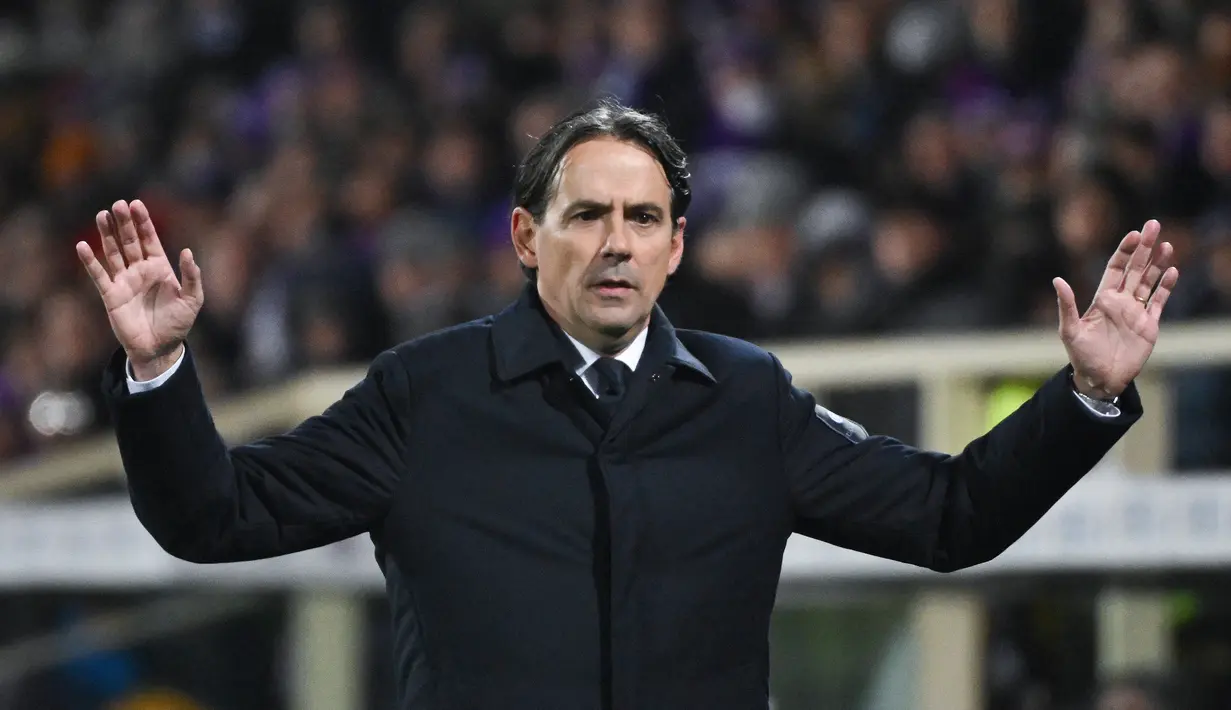 Inter Milan babak belur dihajar Fiorentina pada laga tunda pekan ke-14 Liga Italia 2024-2025, Jumat (7/2/2025) dini hari WIB. Bermain di Stadion Artemio Franchi, skuad asuhan Simone Inzaghi tumbang tiga gol tanpa balas dari tim tuan rumah. (AFP/Alberto Pizzoli)