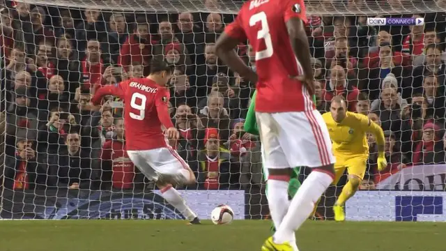 Ini Tendangan Bebas Ajaib Ibrahimovic saat Manchester United vs Saint-Etienne