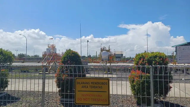 Petronas Carigali Ketapang II Ltd terus kerek produksi kondensat di fasilitas onshore receiving facillities (ORF) Bukit Tua di Kabupaten Gresik, Jawa Timur. (Foto: Liputan6.com/Maulandy R)