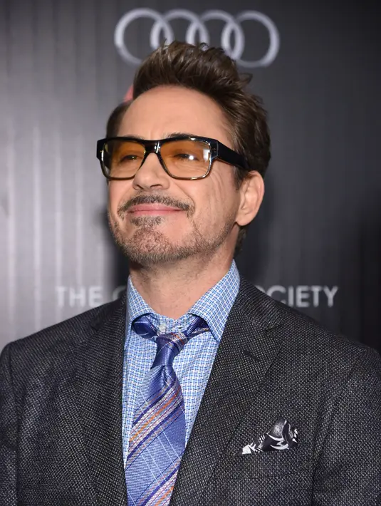 Kerabat dekat Tom Hiddleston, Robert Downey Jr secara terang-terangan menyindir Tom dengan Taylor Swift. Pada awalnya aktor kawakan ini hanya melontarkan lawakan dan menyebut Taylor dan Tom tengah dimabuk cinta. (AFP/Bintang.com)