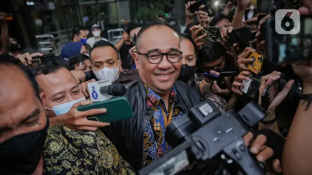 Ekspresi Lelah Ayah Mario Dandy Rafael Alun Trisambodo Usai Diperiksa KPK Selama 8 Jam