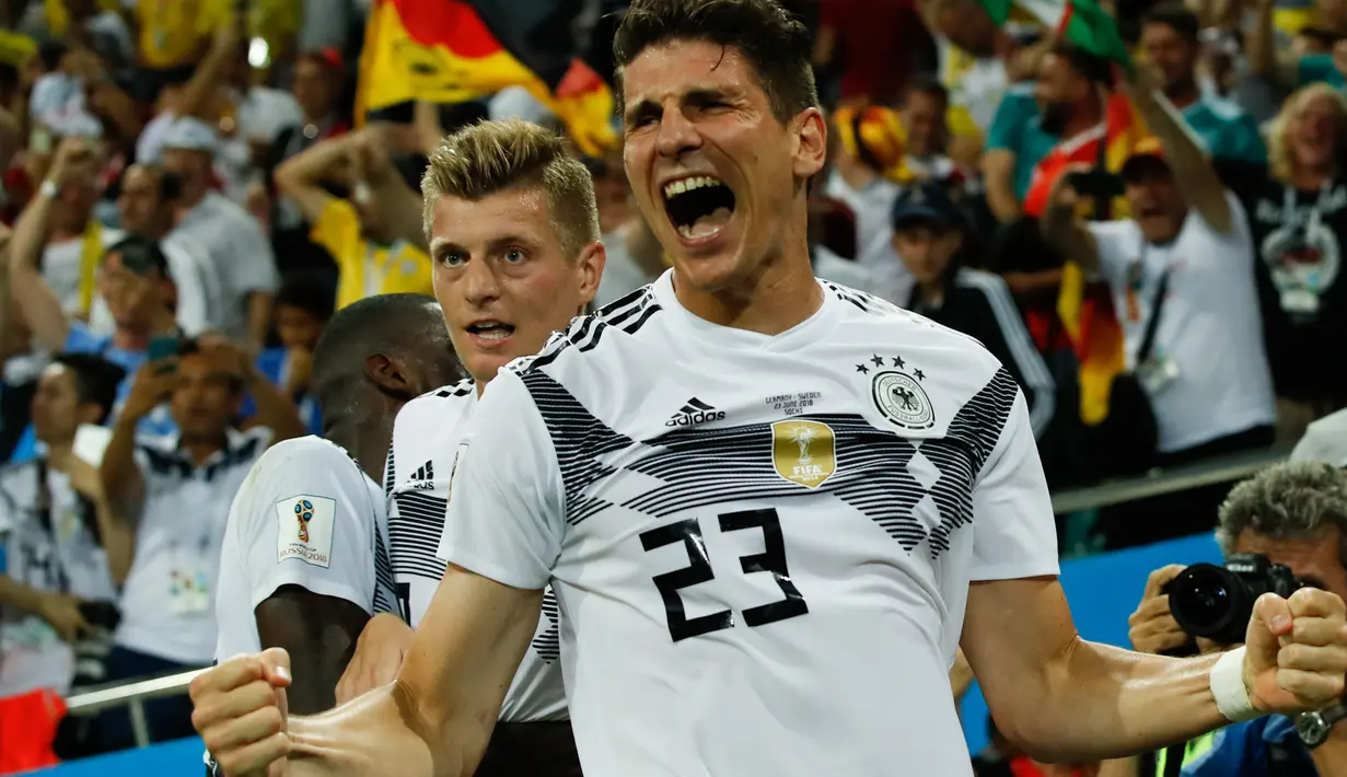 Pada tahun 2010  Gomez adalah target utama Liverpool mengisi sopt lini depan. Namun dengan alasan keuangan, transfer Mario Gomez ke Liverpool belum juga terwujud sampai sekarang. (AFP/Odd Andersen)