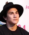 Dalam dunia akting, kualitas Vino G Bastian tidak diragukan lagi. Puluhan judul film telah dibintanginya. Beberapa kali ia meraih penghargaan dalam akting. Kesulitan baru dirasakan dalam film Bangkit. (Nurwahyunan/Bintang.com)