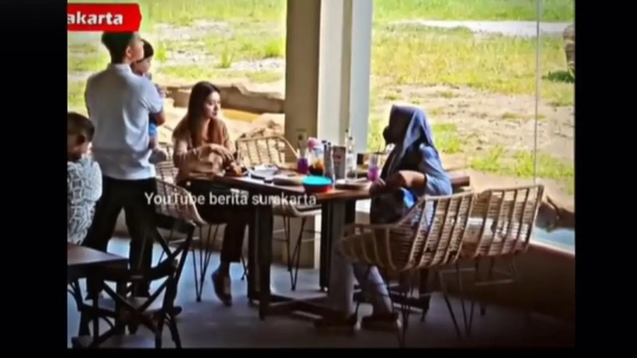 Adab Selvi Ananda Ajak Pengasuh Anaknya Makan di Satu Meja Tuai Pujian