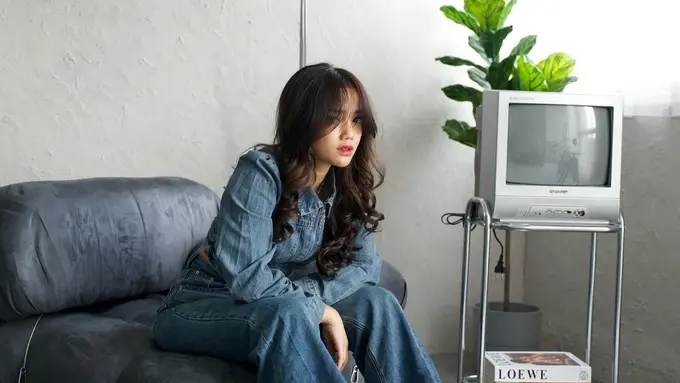 Fuji An dalam outfit denim (Instagram/fuji_an)