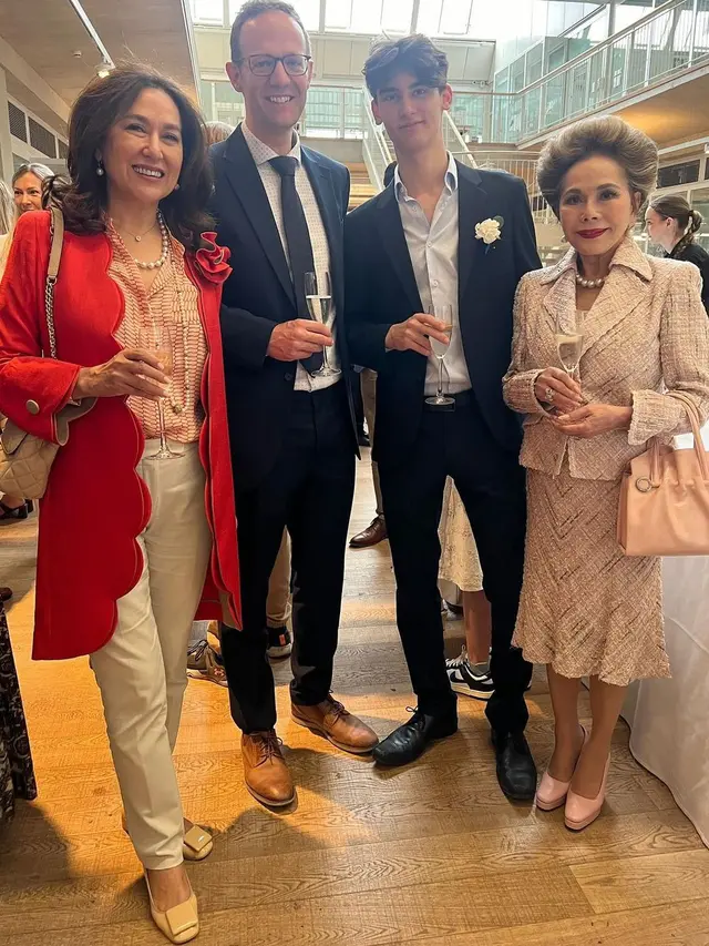 Potret Kartika Sari Dewi hadiri wisuda anak bersama Ratna Sari Dewi Soekarno (Sumber: Instagram/@kartikasoekarnofoundation)