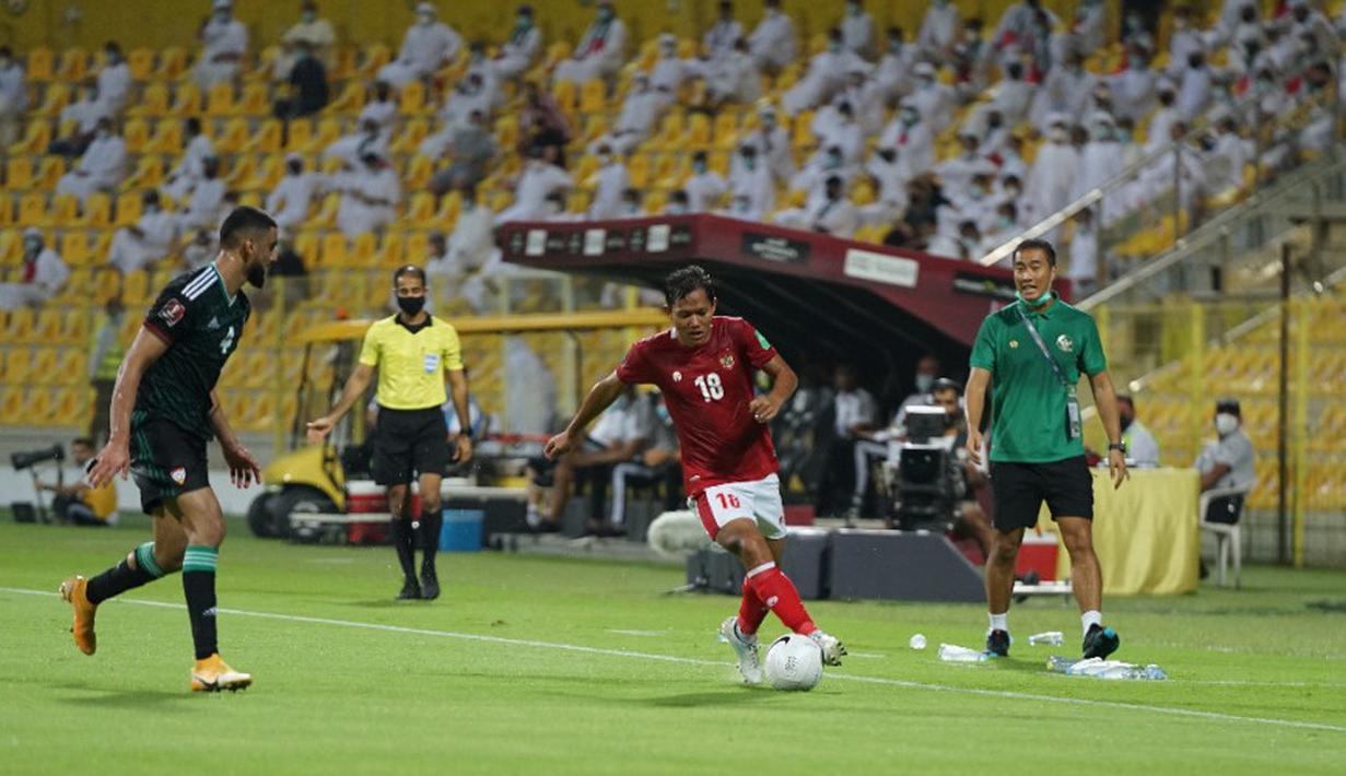 Adam Alis yang kali ini dimainkan sejak menit awal membuat permainan Timnas terasa hidup. Dirinya kerap menjadi jembatan antara lini belakang dengan penyerang yang tidak bisa di dapat sewaktu melawan Vietnam. (Foto: Dok. PSSI)