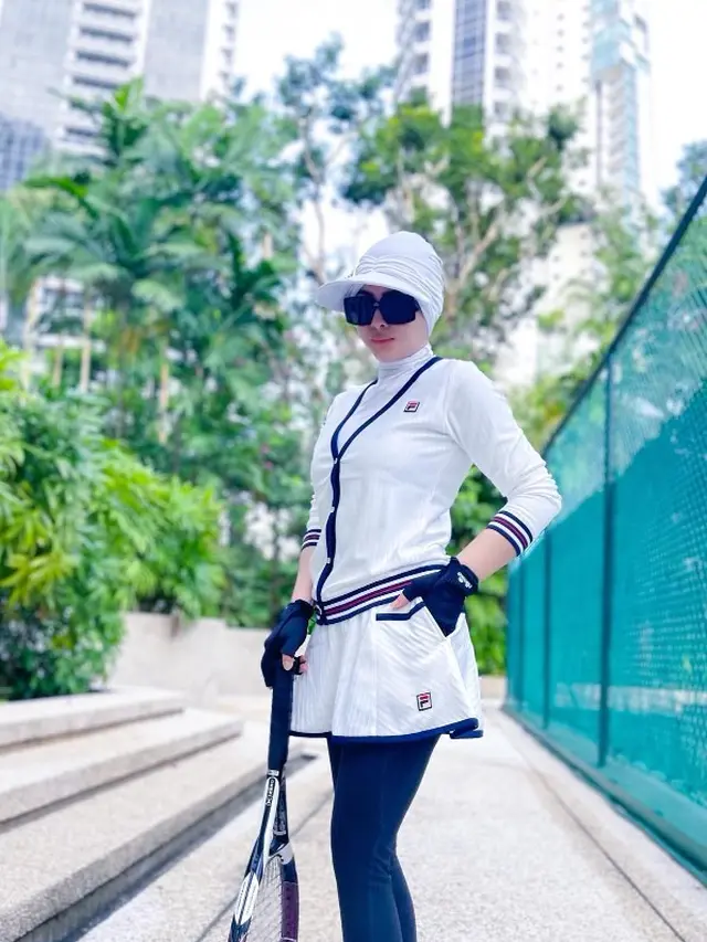 Outfit Olahraga Tenis ala Syahrini