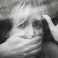 Kekerasan terhadap seseorang bukan cuma dalam bentuk fisik, tapi emosional dan juga psikis. | via: huffpost.com