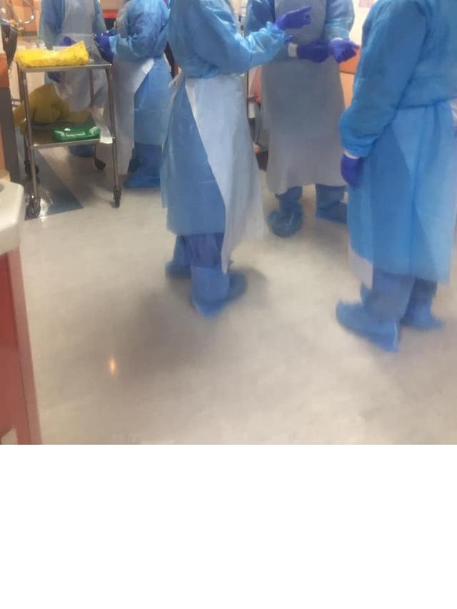 7 Potret Tenaga Medis Bekerja 48 Jam Non-Stop Tangani Virus Corona Ini Bikin Salut