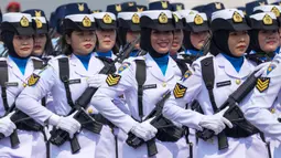 Panglima TNI Jenderal TNI Agus Subiyanto menekankan visi untuk mewujudkan TNI yang profesional, responsif, integratif, modern, dan adaptif (PRIMA) pada HUT Ke-79 TNI. (AP Photo/Tatan Syuflana)