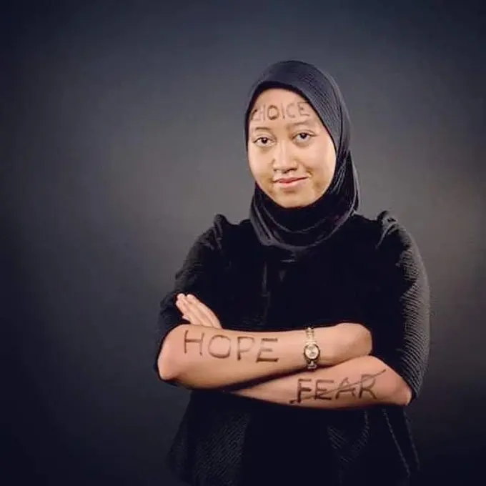 7 Potret Ayu Kartika Dewi, Stafsus Jokowi yang Gelar Pernikahan Beda Agama