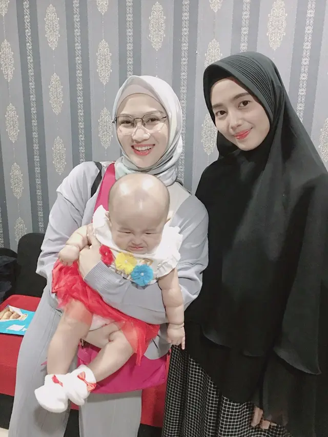 Jarang Tersorot, Ini 6 Potret Terbaru Dena Eks JKT 48 yang Sudah Menikah dan Punya Anak