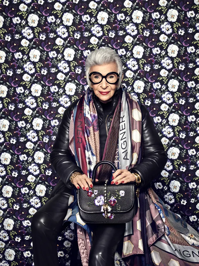 Iris Apfel Kembali Menjadi Wajah Koleksi Apik Fall Winter 2019 untuk Aigner