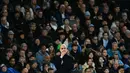 Ini kekalahan kelima Man City secara beruntun. Momen ini juga menjadi yang pertama bagi Pep Guardiola kalah dalam lima laga berturut-turut dalam karier kepelatihannya. (AFP/Paul Ellis)