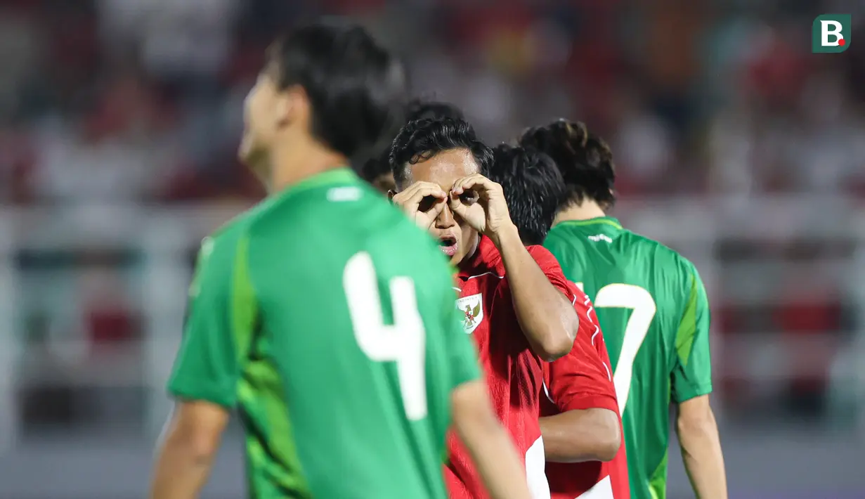 <p>Pemain Timnas Indonesia U-23, Rayhan Hannan melakukan selebrasi setelah mencetak gol ke gawang Makau dalam laga Kualifikasi Piala Asia U-23 2026 di Stadion Gelora Delta Sidoarjo, Jawa Timur, Sabtu (06/09/2025). (Bola.com/Abdul Aziz)</p>
