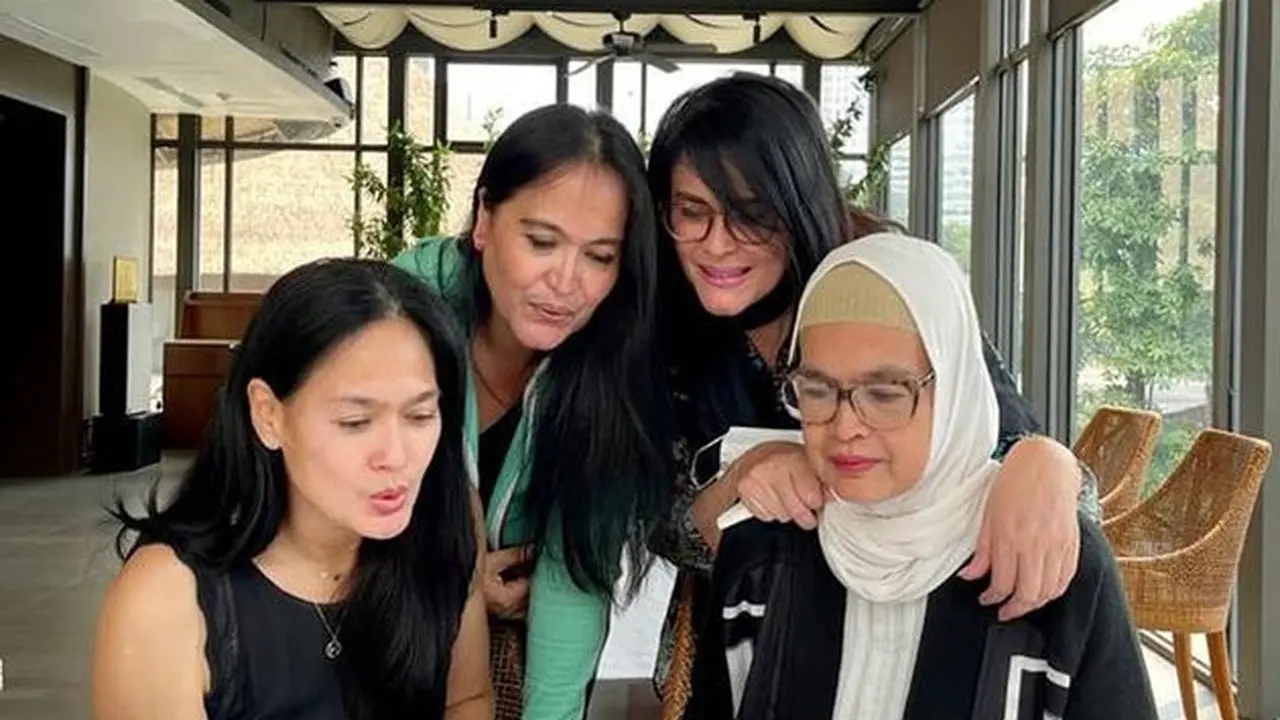 [Fimela] Sandy Harun dan Donna Harun