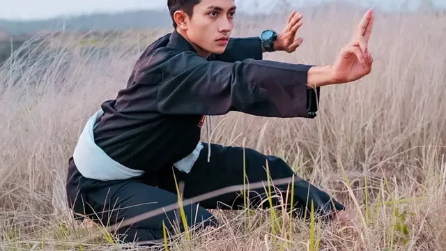 Punya Tubuh Atletis, Ini 6 Gaya Mikko Teman Kekeyi saat Latihan Silat