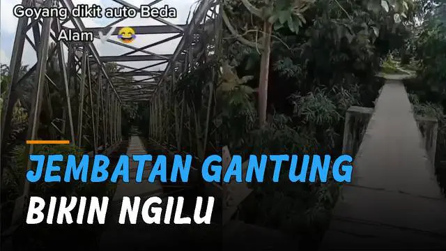 Ada-ada saja aksi dua remaja perempuan ini ketika kendarai motor melewati jembatan gantung mematikan.