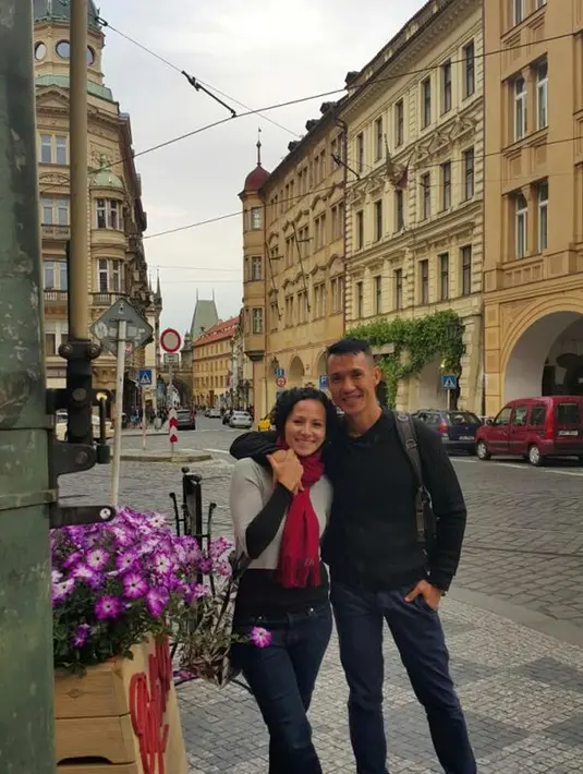 Pasangan ini dikaruniai empat orang anak yaitu, Giulio Parengkuan, Marcio Parengkuan, Abielo Parengkuan dan Matacha Giana Parengkuan. (Bintang.com/dok. Pribadi)