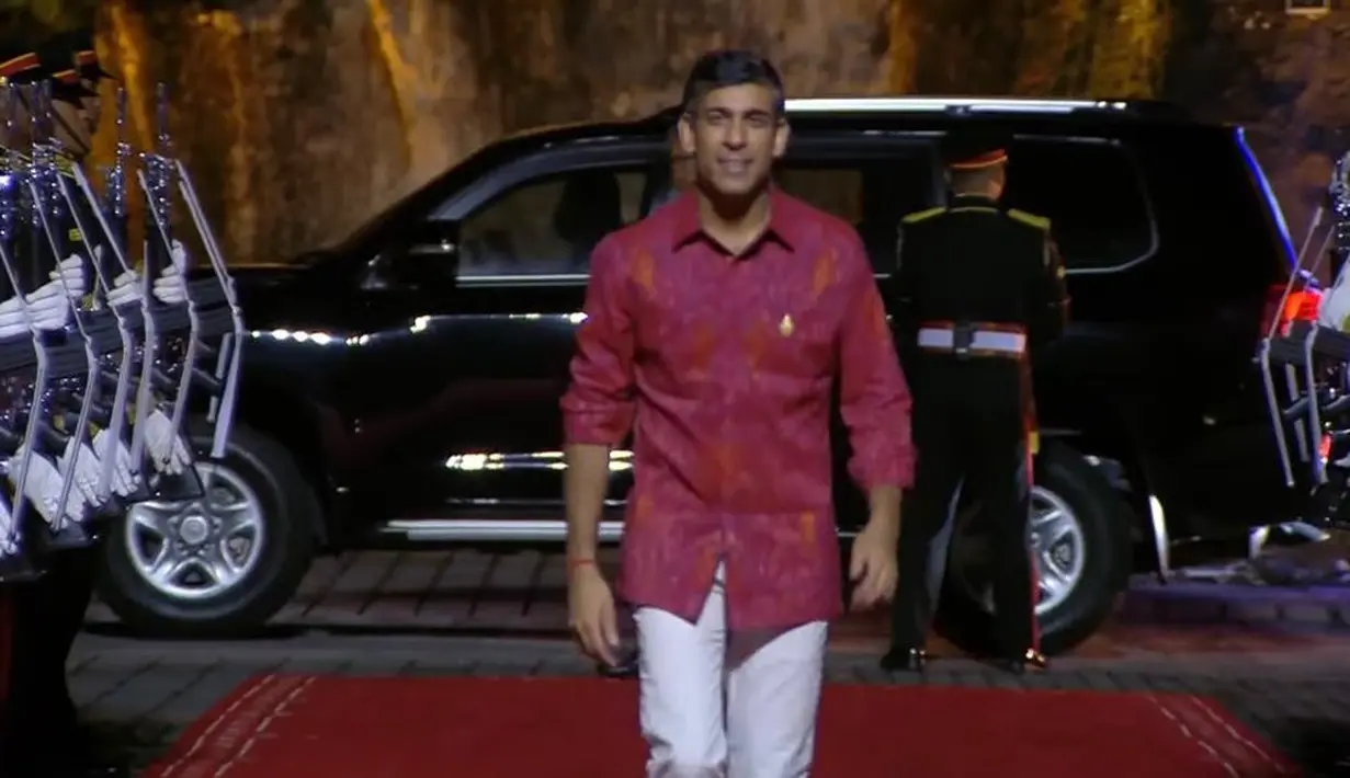 Dengan dikenakannya busana bercorak batik dan Kain Tenun Ikat Bali pada pertemuan KTT G20 ini, diharapkan budaya dan wastra nusantara akan semakin mendunia.