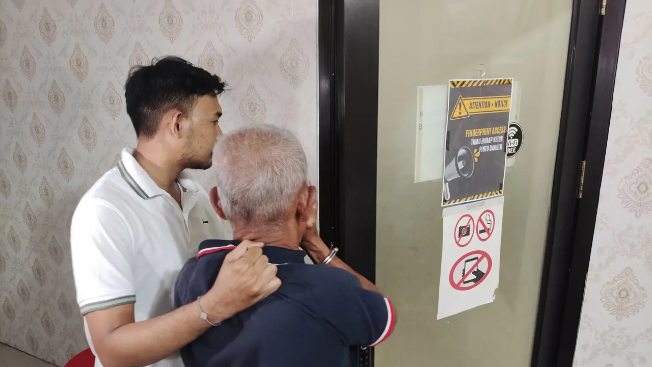 Kakek berusia 70 tahun bernama Nain alias Engkong mencabuli 3 anak laki-laki di Tapos, Depok.