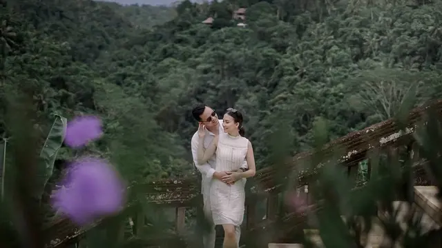Hamil Anak Pertama, Ini 6 Potret Mesra Karina Nadila dan Suami