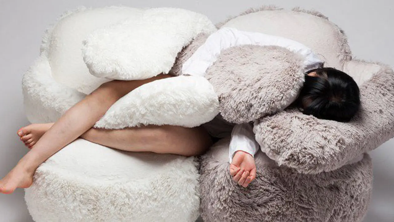 Kamu Jomblo? Berarti Wajib Punya Sofa Ini Biar Berasa Punya Pacar